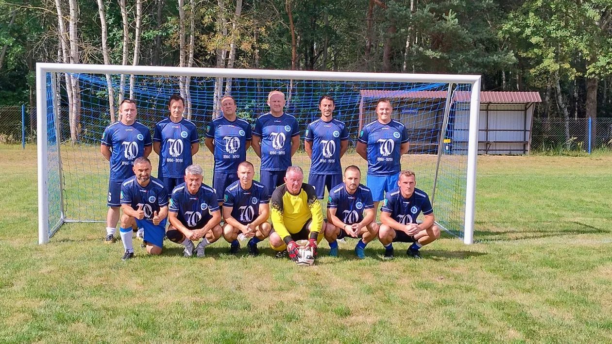 Oldboje w akcji. Trwa Powiatowa Liga (foto) - Zdjęcie główne