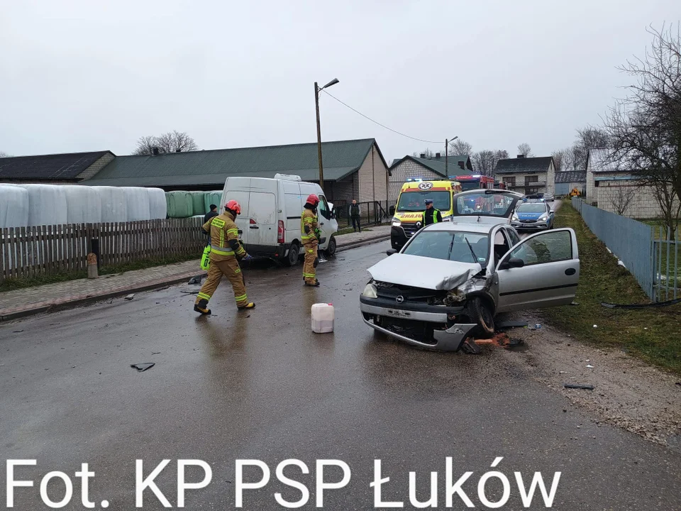 Wypadek w gminie Trzebieszów. Dwie osoby poszkodowane - Zdjęcie główne