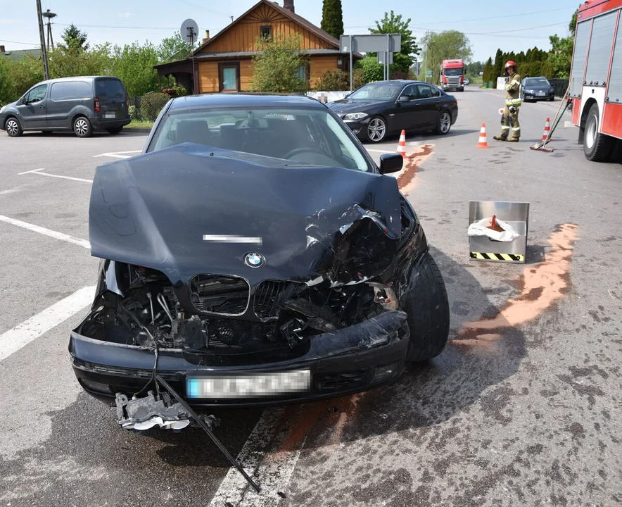 Powiat radzyński: Zderzenie dwóch BMW. Jedna osoba w szpitalu