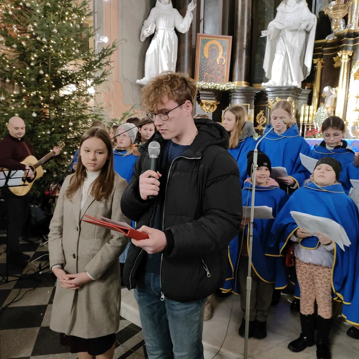 Schola „Promyczki” zaśpiewała kolędy i pastorałki (ZDJĘCIA)