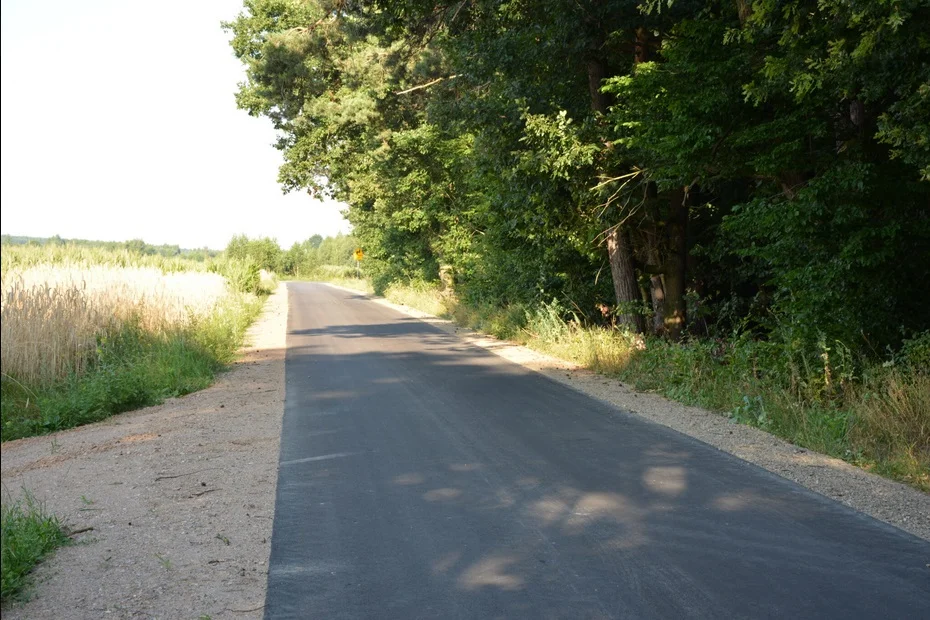 Blisko 6 km równiutkiej drogi w gminie Michów. ZDJĘCIA - Zdjęcie główne