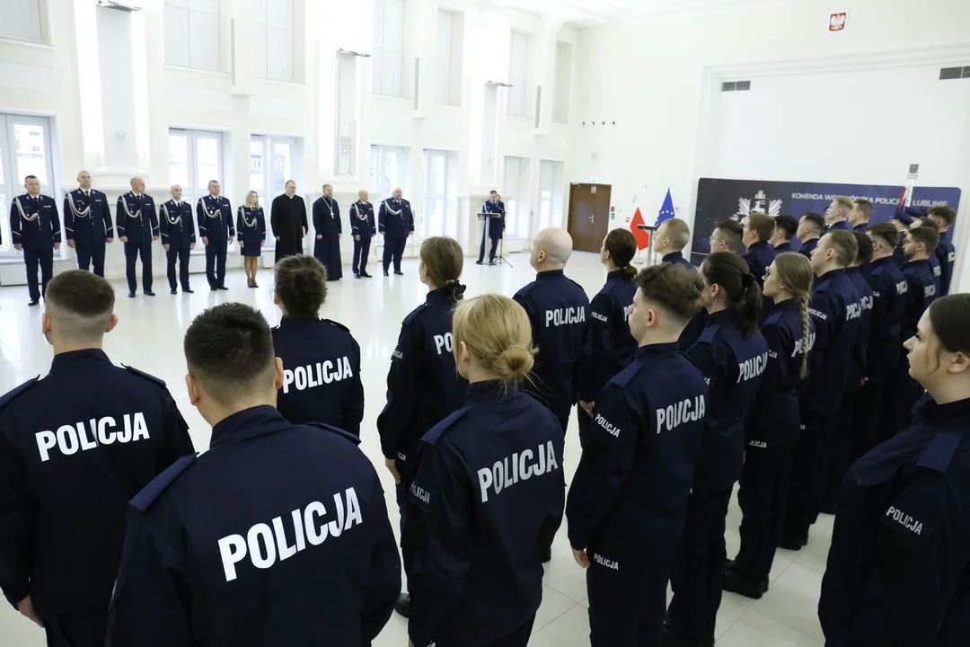 Nowi policjanci w lubelskim garnizonie. Złożyli już uroczyste ślubowanie