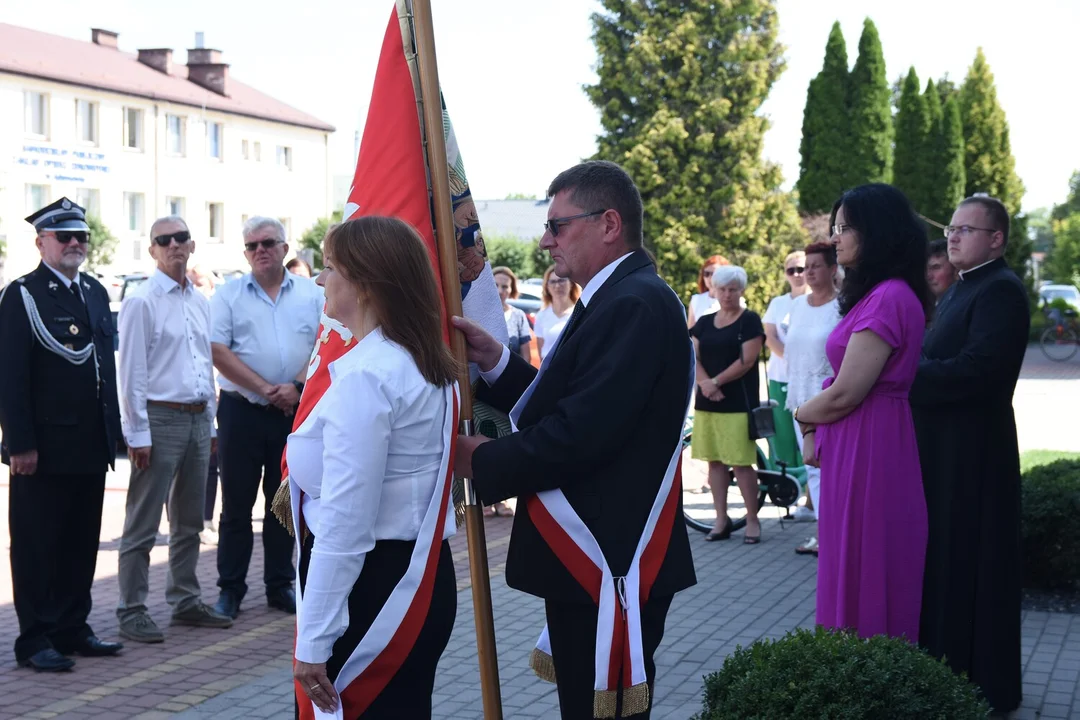 Odsłonięcie tablicy w Adamowie