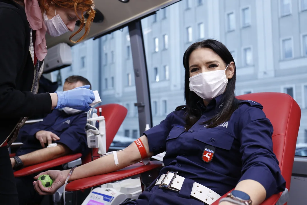 Lublin: Policjanci oddawali krew. Zebrano prawie 10 litrów - Zdjęcie główne