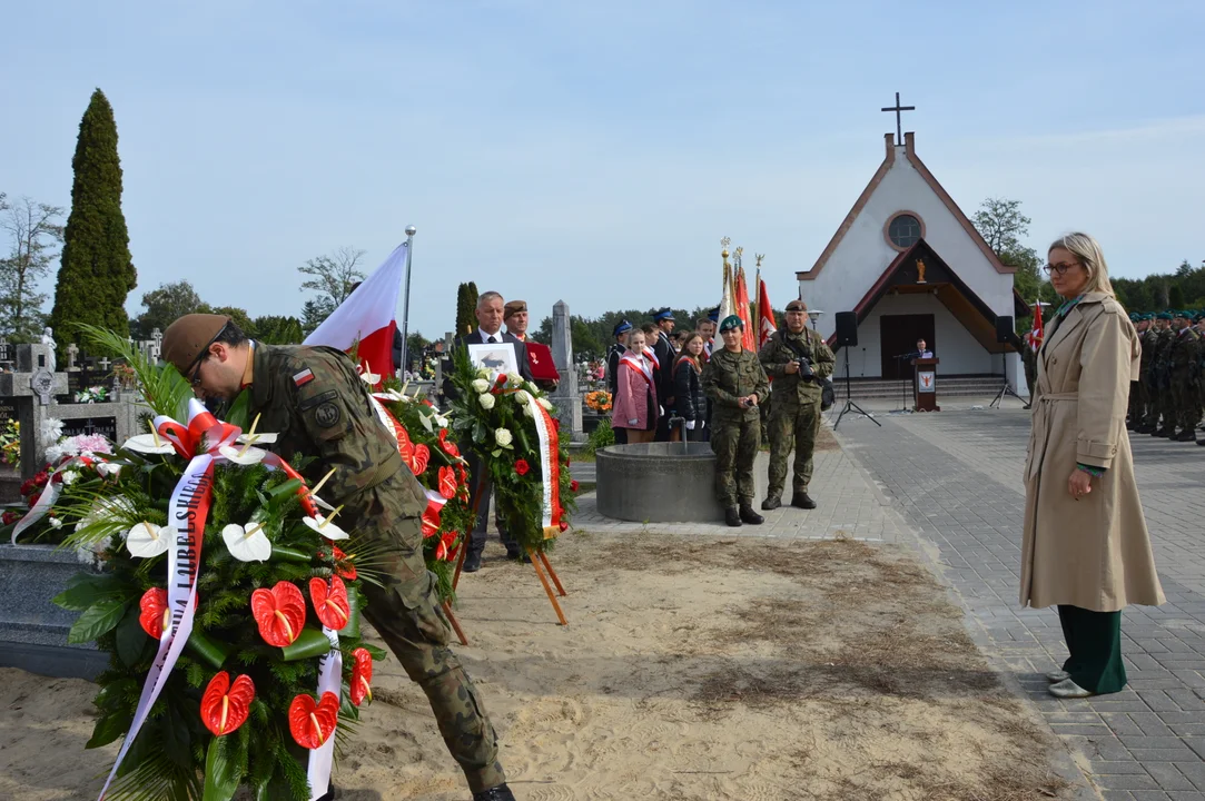 Odsłonięcie nagrobka żołnierza AK Karola Chlebickiego w Chodlu