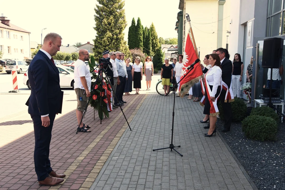 Odsłonięcie tablicy w Adamowie