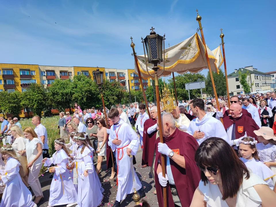 Procesja Bożego Ciała w parafii Podwyższenia Krzyża Świętego w Łukowie