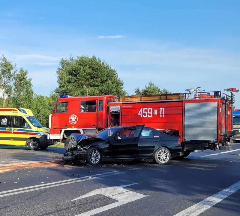 Zderzenie na obwodnicy Lubartowa. Dwie osoby przewiezione do szpitala (zdjęcia) - Zdjęcie główne