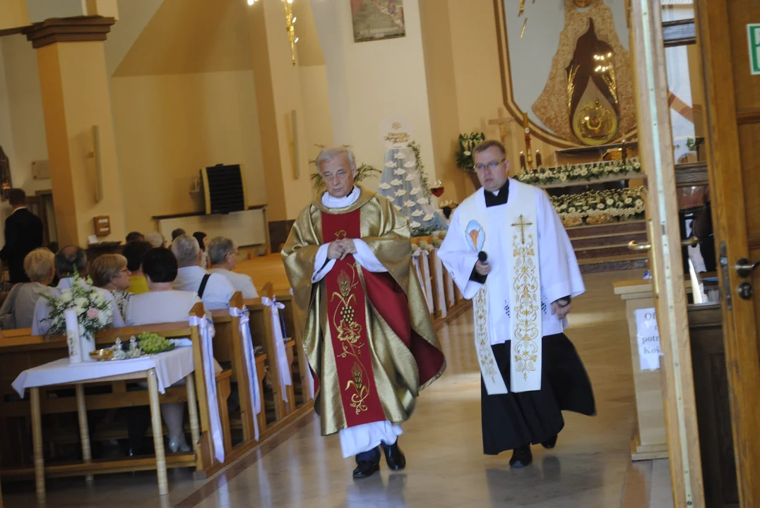 Komunia w parafii Wniebowstąpienia Pańskiego 15 czerwca
