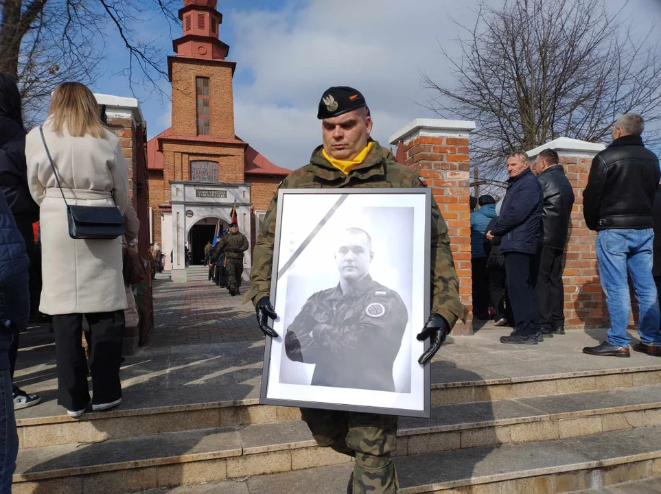 Wypadek na poligonie: Pogrzeb młodszego z żołnierzy. Pochodził z powiatu parczewskiego [ZDJĘCIA]