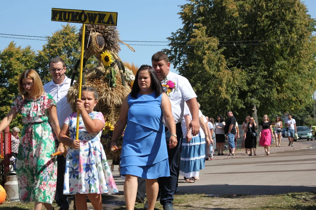 Tłumy na dożynkach w Krzywdzie. Wieńce, turniej sołectw i disco polo