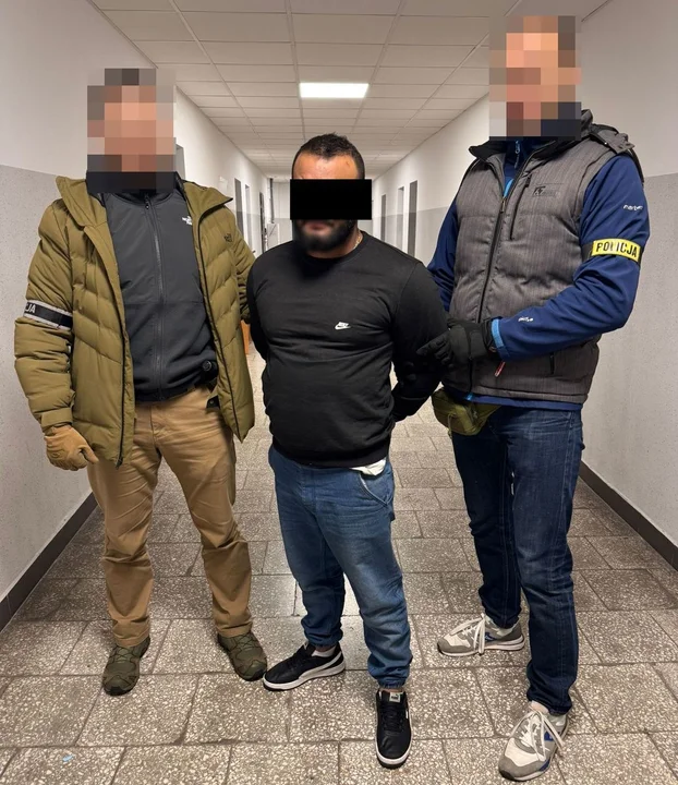 Wmówili seniorce, że wnuk spowodował wypadek. Jeden oszust "wpadł" po pościgu