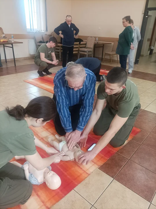 Kadeci z Radoryża szkolili seniorów z Ryżek z pierwszej pomocy (zdjęcia) - Zdjęcie główne