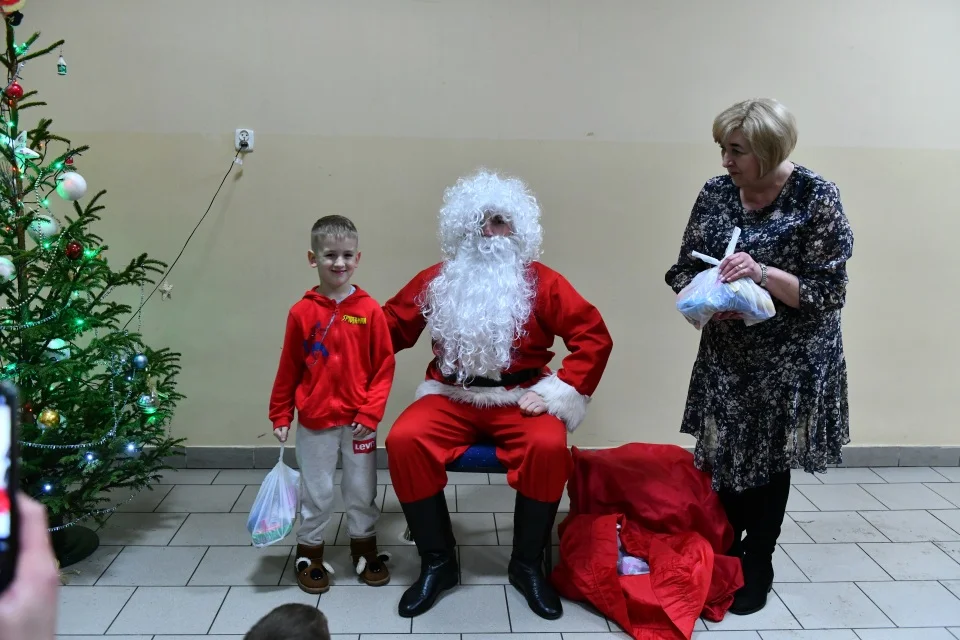 Zabawa choinkowa w Jeziorach (zdjęcia).