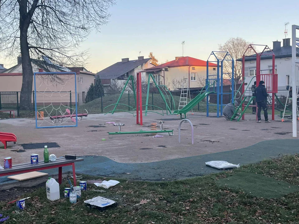 SP1 Biłgoeaj: remont placu zabaw