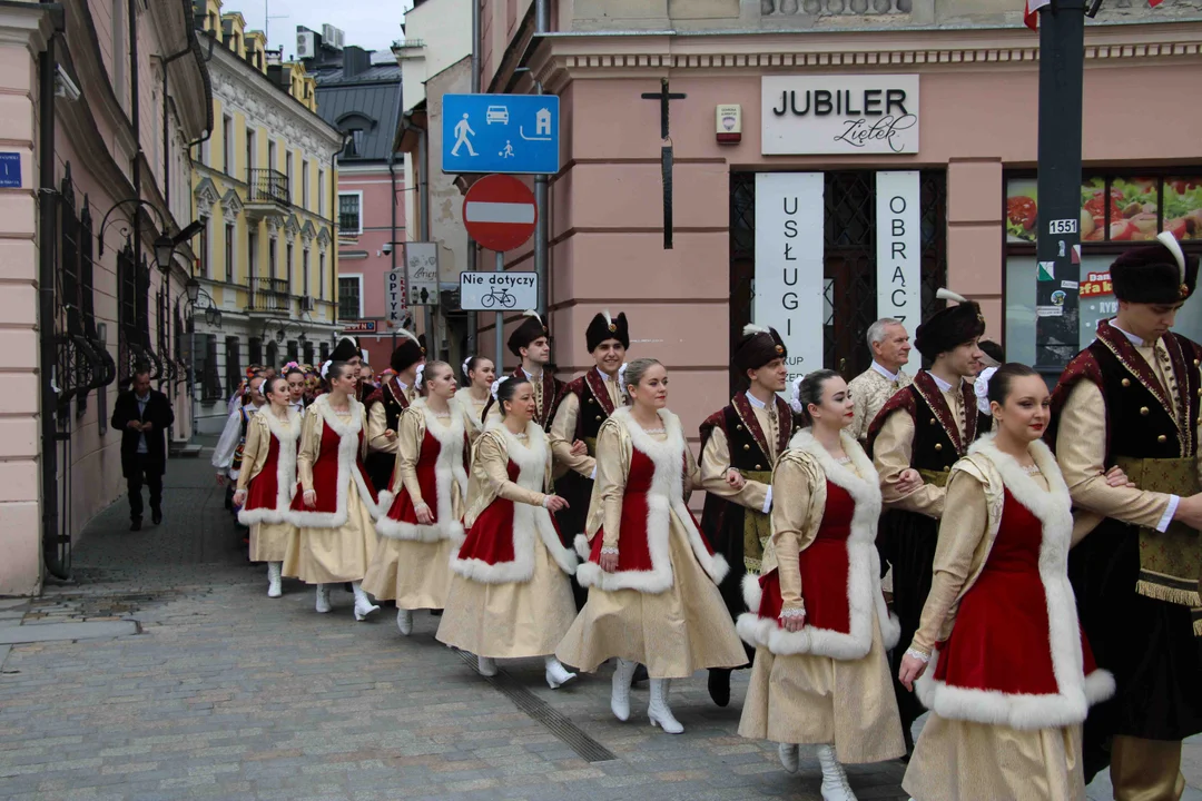 Obchody 3 maja w Lublinie. Mieszkańcy zatańczyli wspólnie Poloneza