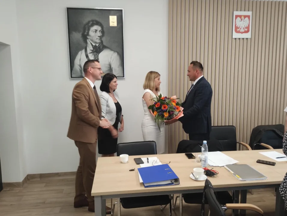 Burmistrz Maciejowic Tomasz Kwiatkowski  z wotum zaufania i absolutorium za 2024 rok - Zdjęcie główne
