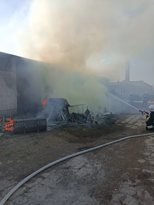 Pracowity dzień strażaków z gminy Łuków. W Sięciaszce Pierwszej palił się tartak