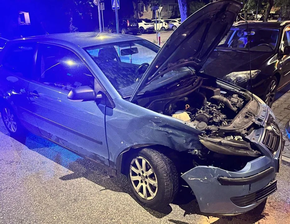 Puławy: Osobówki zderzyły się na skrzyżowaniu. Jedna osoba trafiła do szpitala