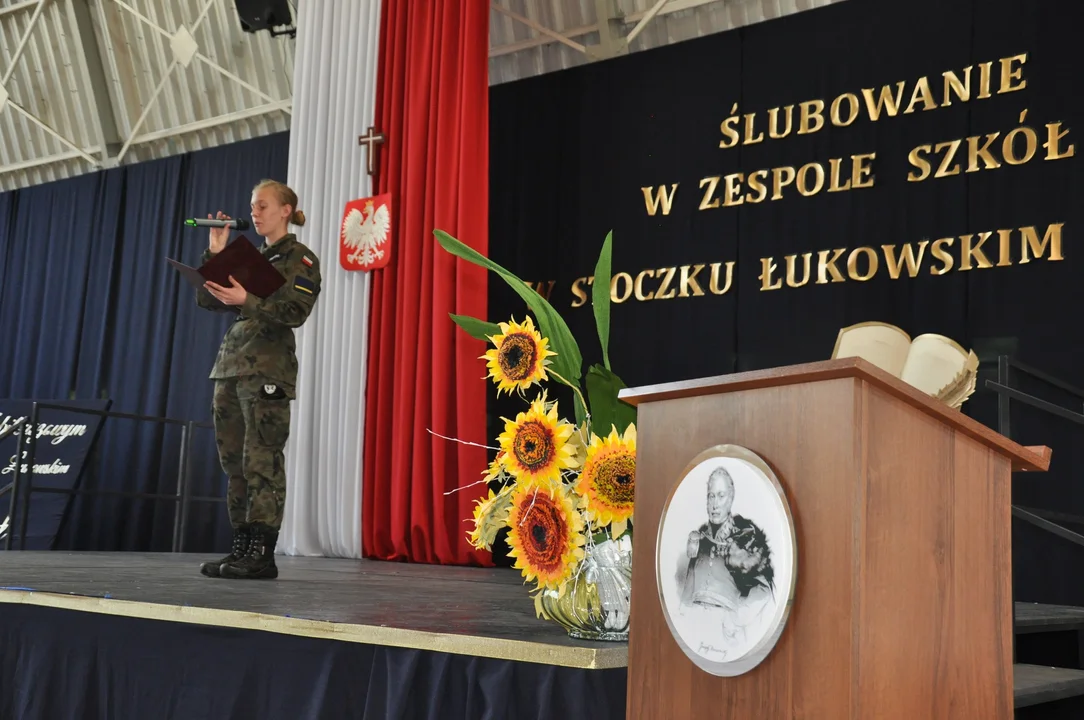 Ślubowanie klas pierwszych w Zespole Szkół w Stoczku Łukowskim