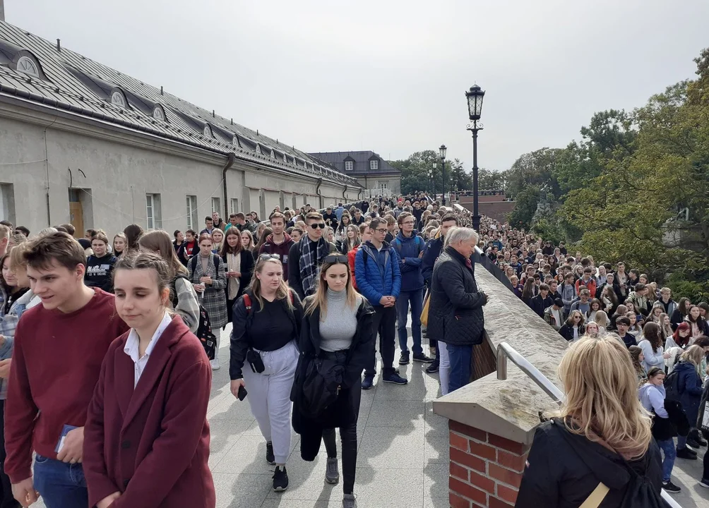 Pielgrzymka uczniów II LO w Lubartowie do Częstochowy. Maturzyści na Jasnej Górze (zdjecia) - Zdjęcie główne