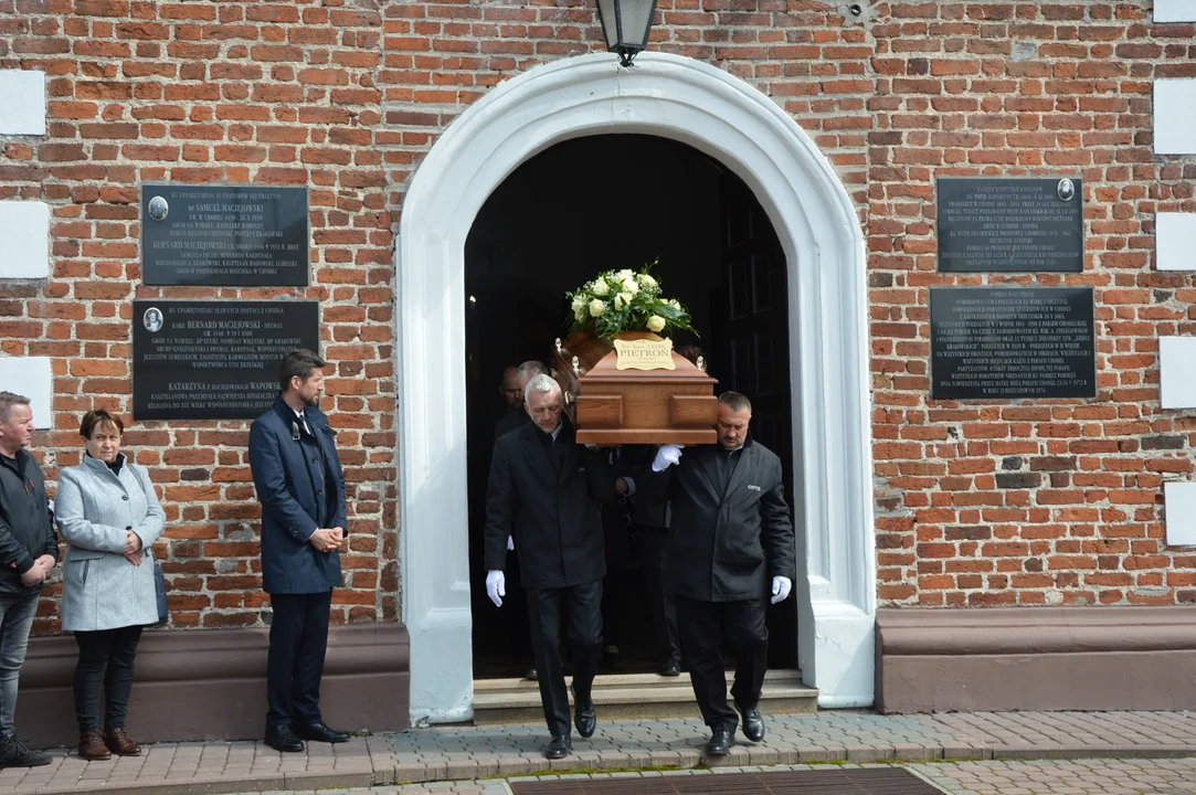 Uroczystość pogrzebowa ks. Leona Pietronia