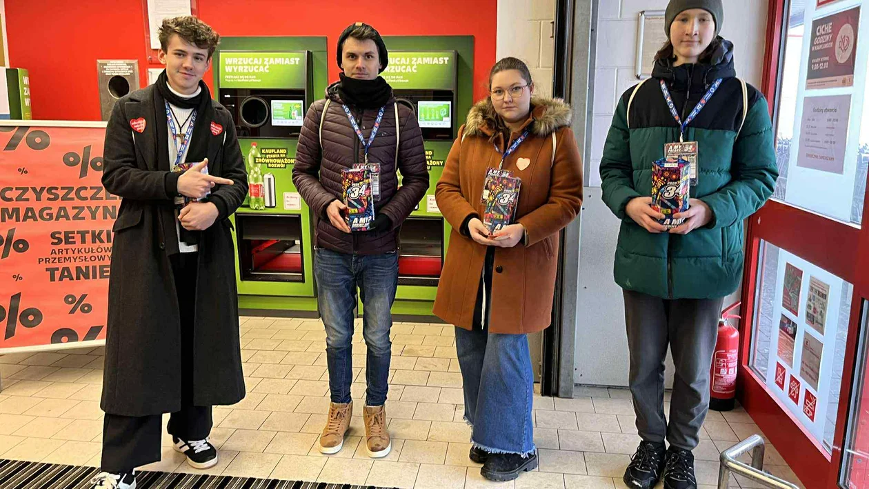 Biłgoraj gra z WOŚP! Miasto pełne wolontariuszy, a koncerty już za chwilę (galeria) - Zdjęcie główne