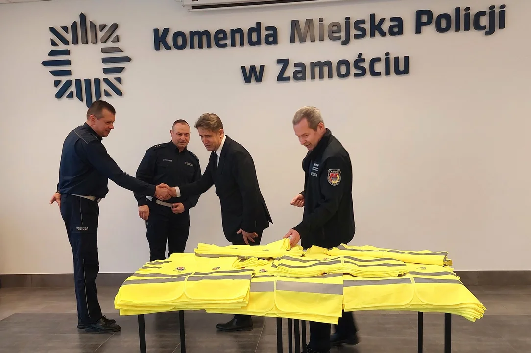 Powiat ubierze mieszkańców w kamizelki - Zdjęcie główne