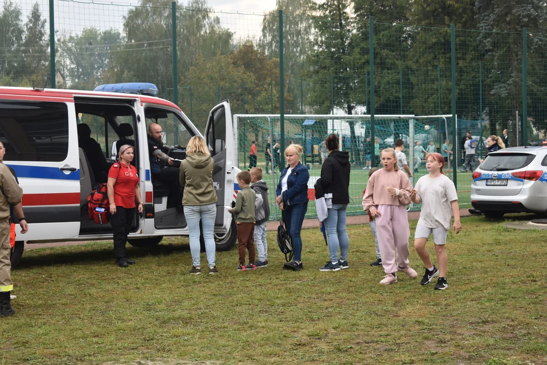 Zabawa i edukacja w jednym - tak wyglądał piknik "Bezpiecznie z Koziołkami" w Baranowie. ZOBACZ ZDJĘCIA