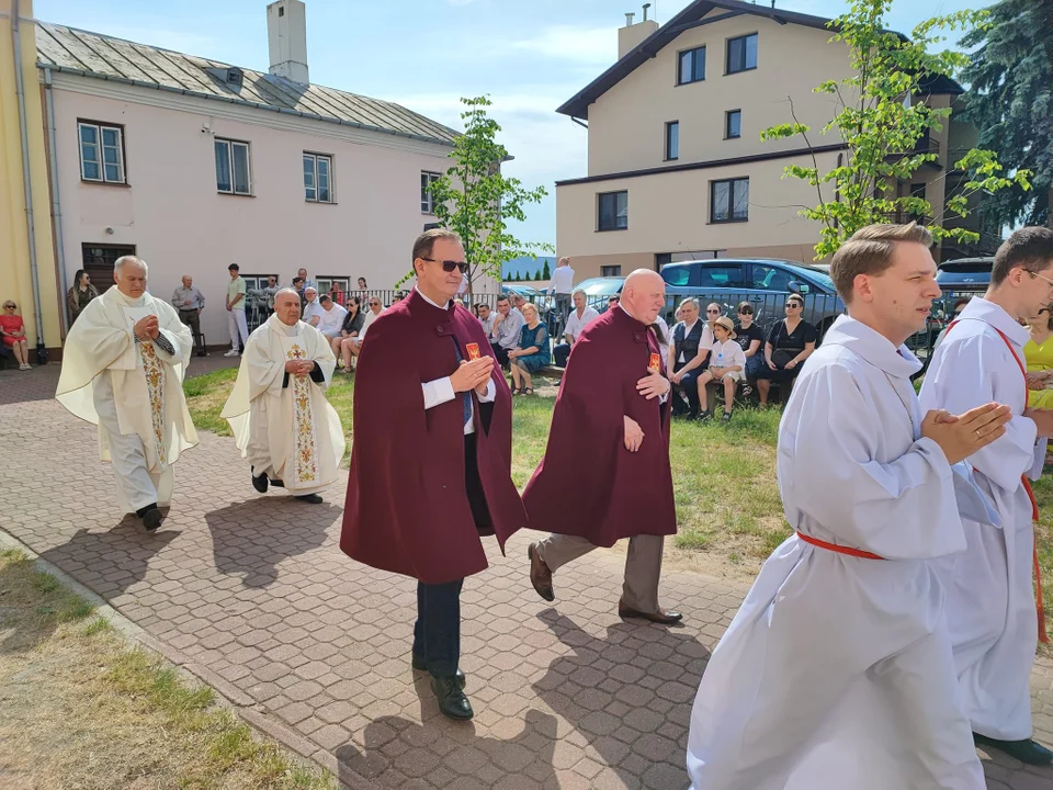 Procesja Bożego Ciała w parafii Podwyższenia Krzyża Świętego w Łukowie