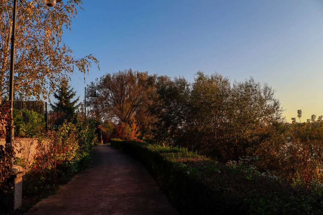 Jesienny bulwar nad Wisłą