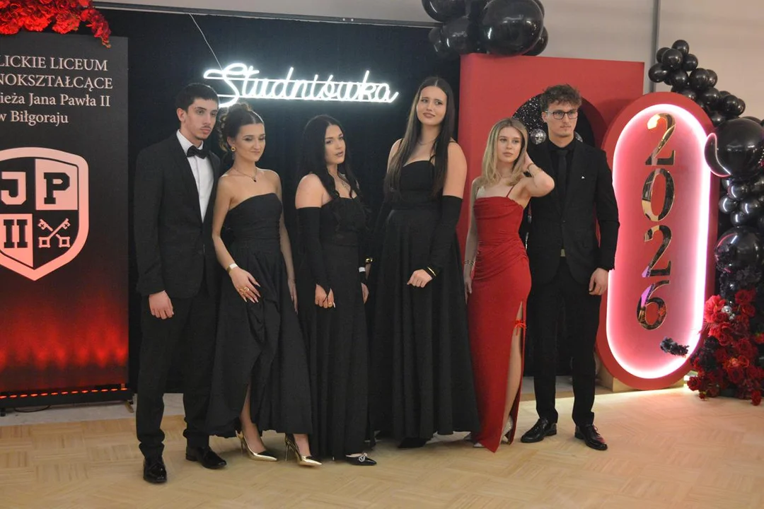 Studniówka Katolickiego LO. Polonez i wielkie odliczanie w Glinach (foto) - Zdjęcie główne