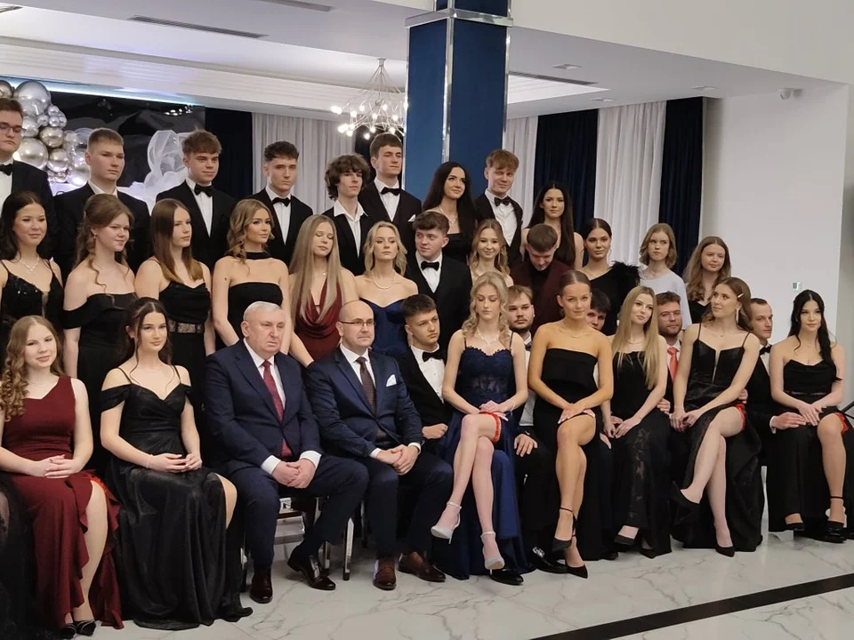 Studniówka „Medyka” – noc tańca przed wielkim egzaminem (zdjęcia cz.2) - Zdjęcie główne