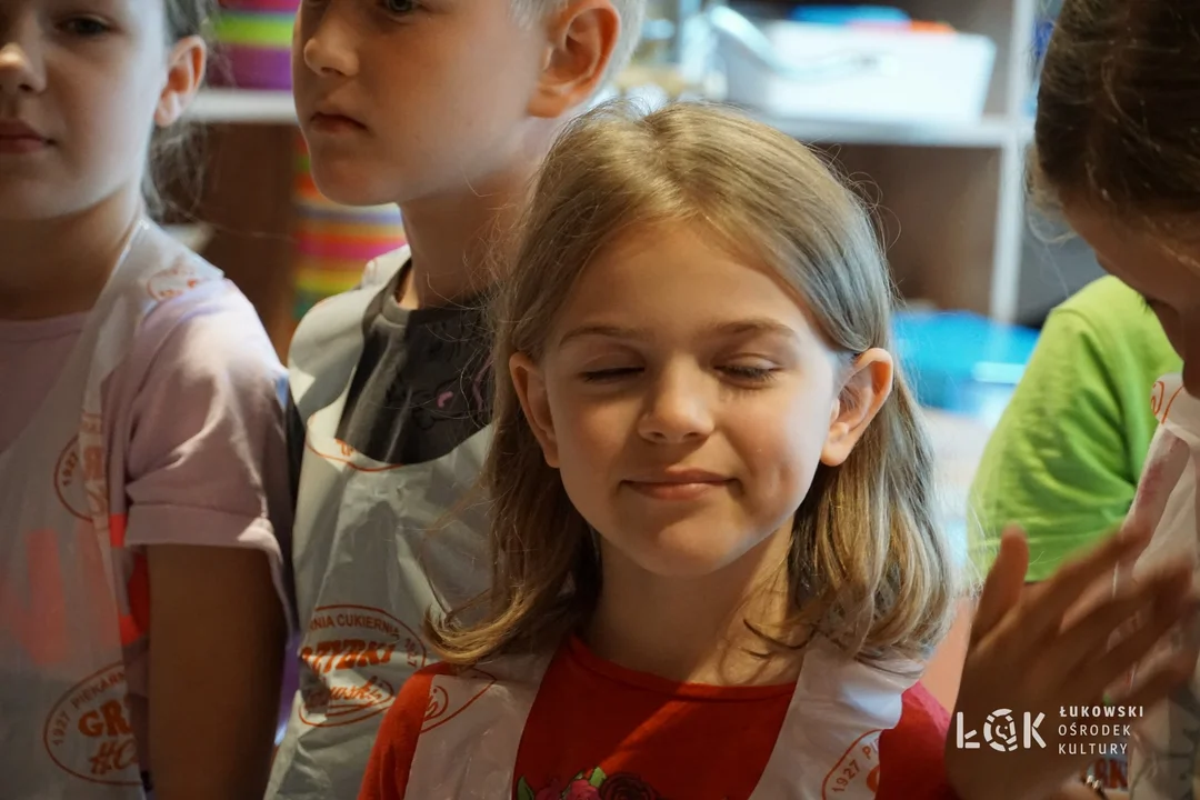 Wakacje z ŁOK. Dzieci piekły własne bułki, chałki oraz pizzę