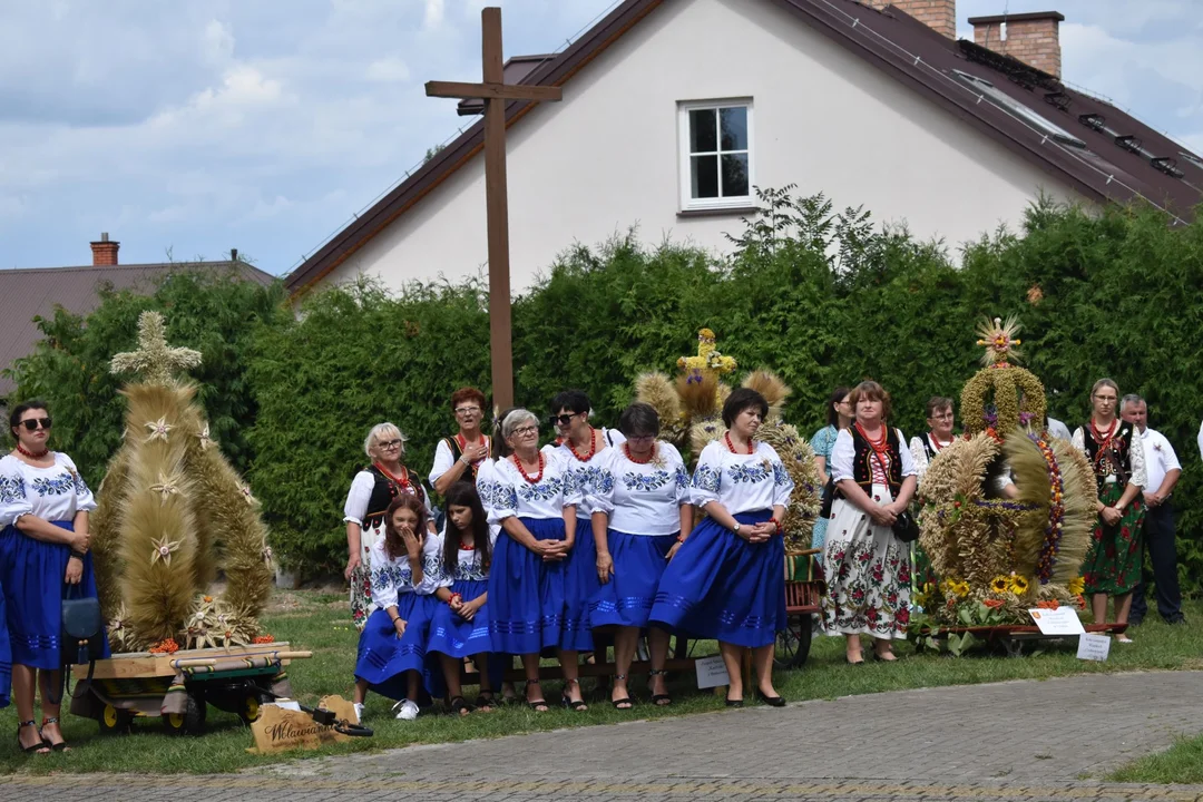 Tak rozpoczęło się Święto Plonów w Baranowie. Zobacz zdjęcia z dożynkowego korowodu