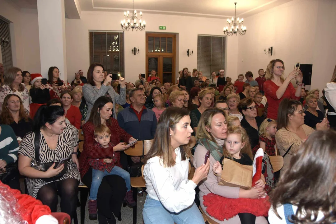 Mikołajki dla dorosłych w Bibliotece w Krzywdzie