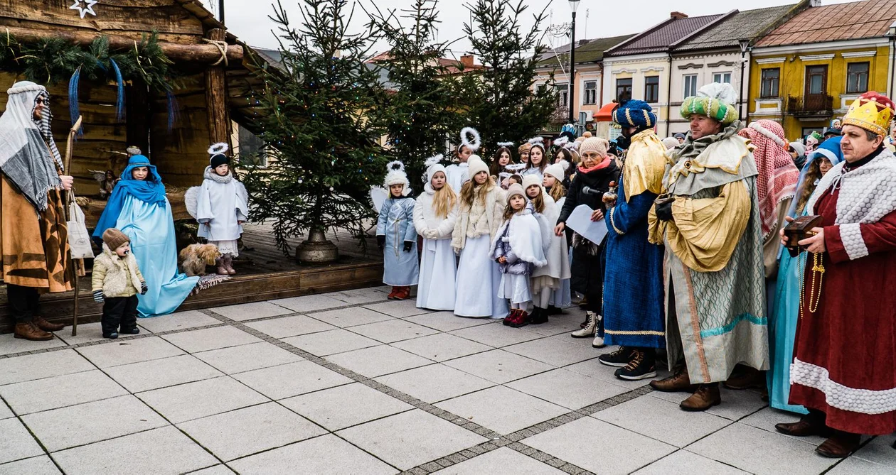 Trzech Króli 2023. Orszak przeszedł ulicami Parczewa (ZDJĘCIA) - Zdjęcie główne