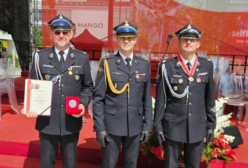 Wielkie wyróżnienia dla strażaków z powiatu garwolińskiego. Odebrali jedne z najwyższych odznaczeń - Zdjęcie główne