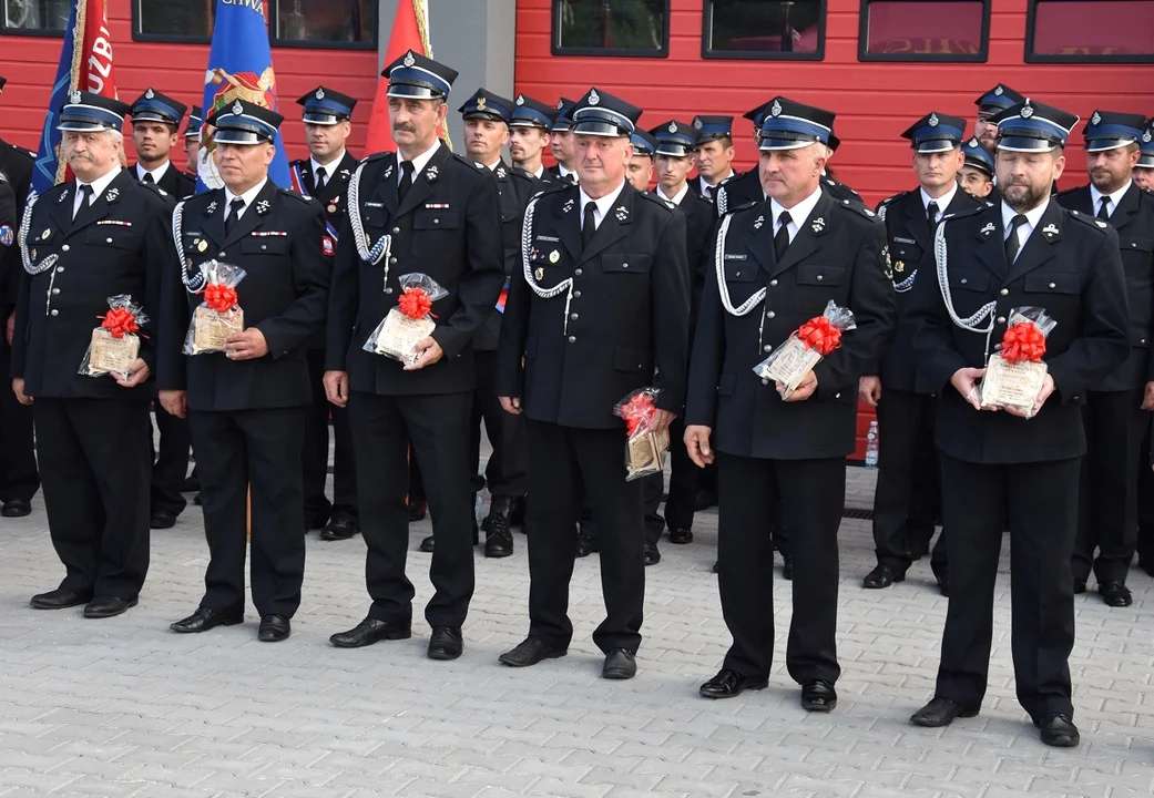 Wilga: Przeszli pod nową remizę, gdzie rozpoczął się uroczysty apel [Zdjęcia Cz. 2] - Zdjęcie główne