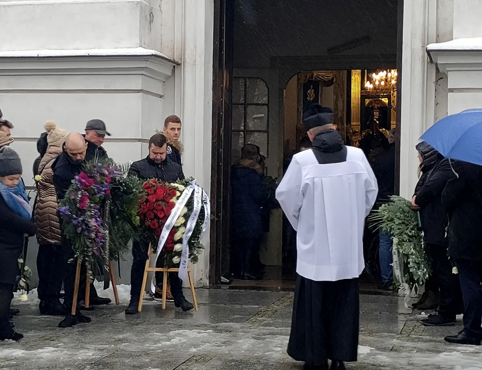 Tłumy pożegnały zamordowaną komornik z Łukowa.  Dziś w Adamowie odbył  się pogrzeb śp. Ewy Kochańskiej