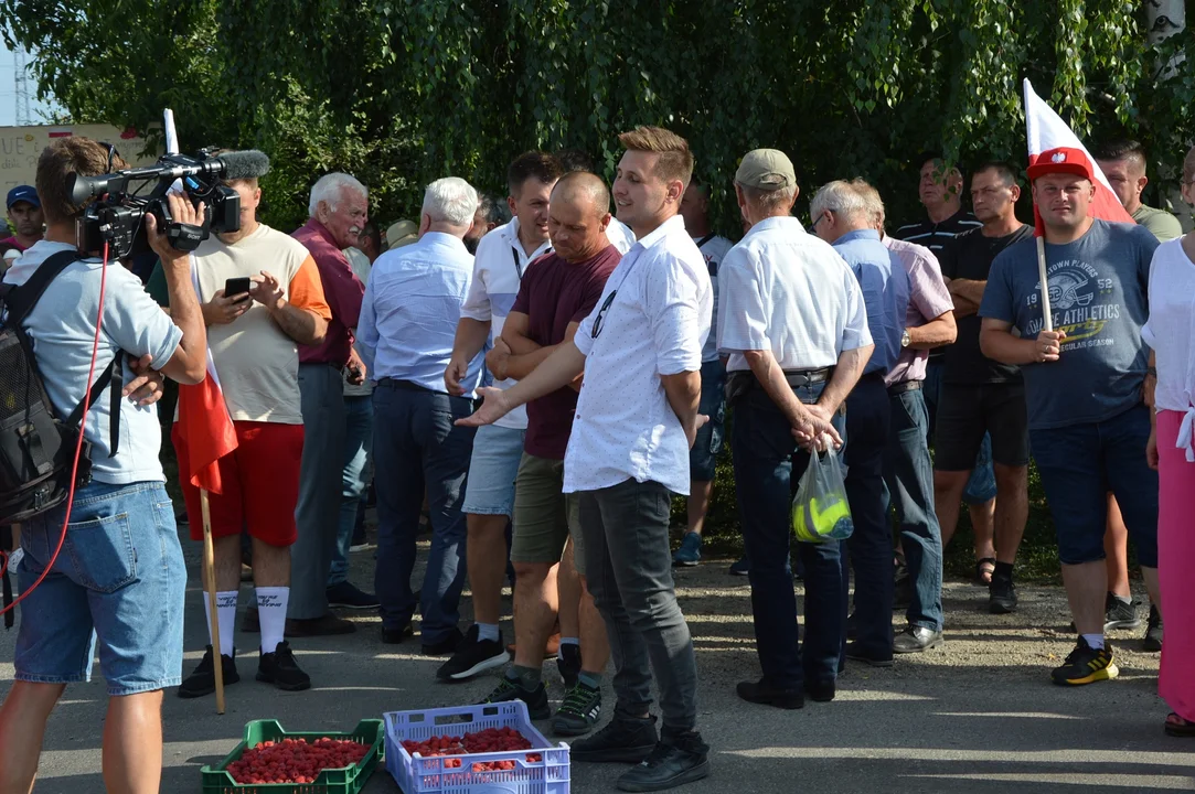 Protest producentów malin w Opolu Lubelskim