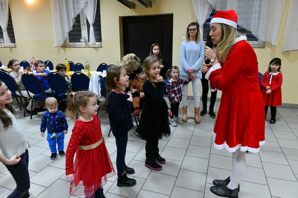 Zabawa choinkowa w Jeziorach (zdjęcia).