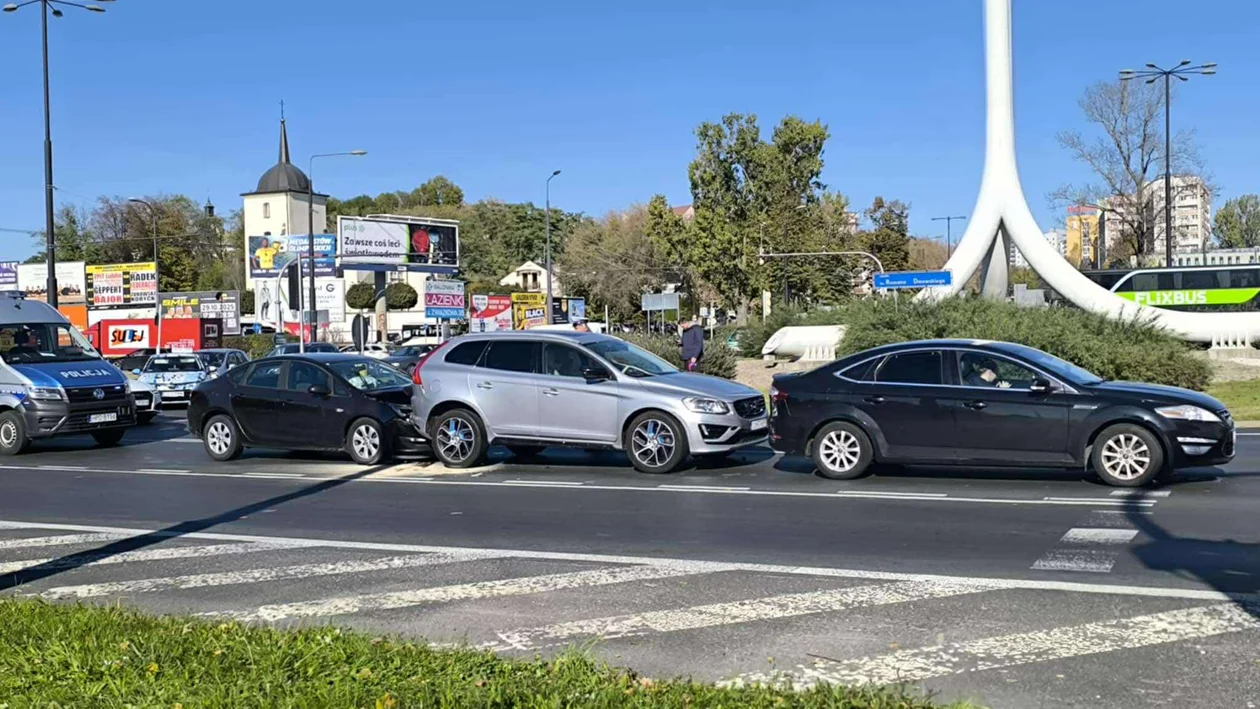Trzy osobówki zderzyły się obok Zamku Lubelskiego