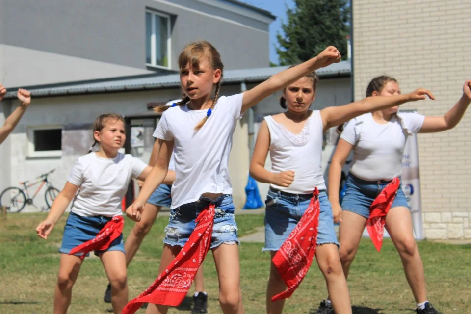 Piknik w Brzeźnicy Bychawskiej: Dzieciaki zadebiutowały przed publicznością (ZDJĘCIA) - Zdjęcie główne