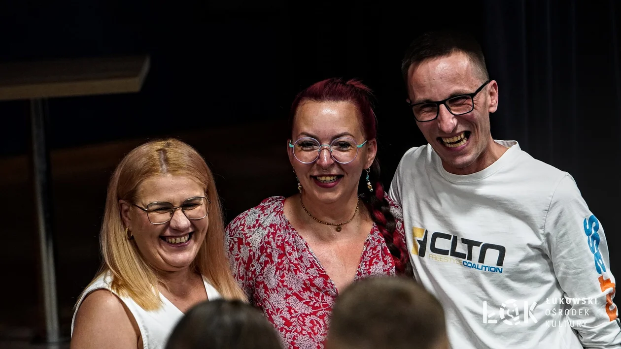 Mama Na Obrotach rozbawiła Łuków. „Niezły Bajzel” w ŁOK-u - Zdjęcie główne