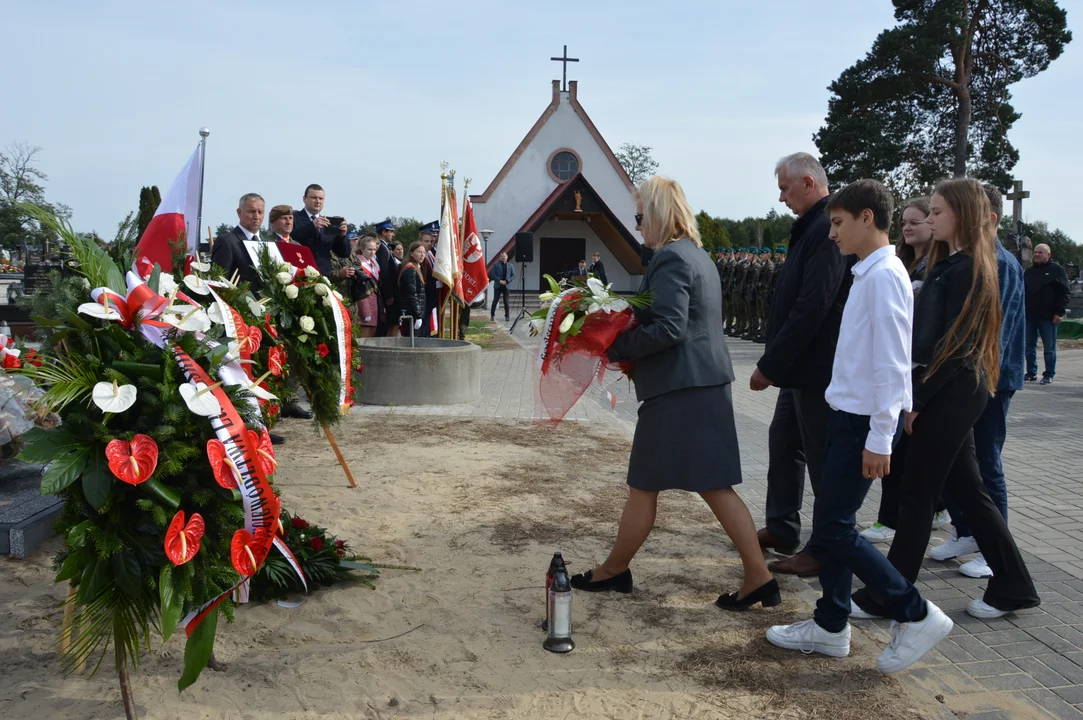 Odsłonięcie nagrobka żołnierza AK Karola Chlebickiego w Chodlu