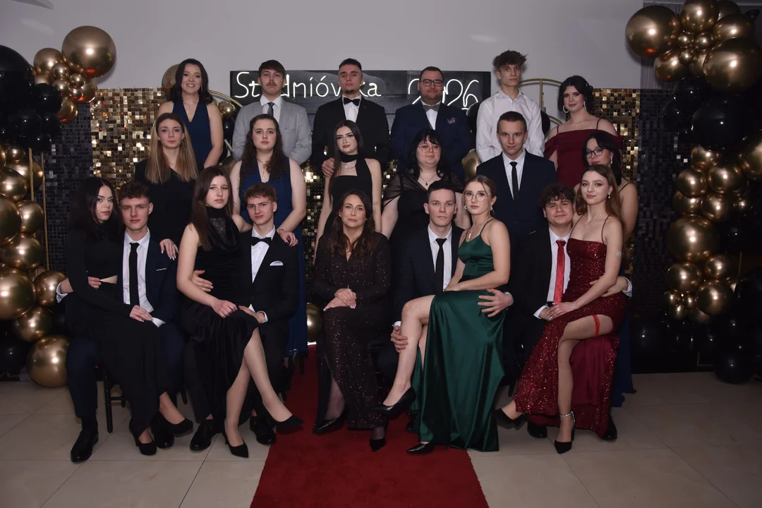 Sto dni przed Maturą. Polonez i Bal Maturalny w ZSZ nr 2 w Dęblinie im. Marii Dąbrowskiej cz. 2 (zdjęcia) - Zdjęcie główne