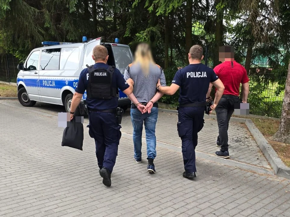 Nielagalna plantacja konopi na Ziemi Biłgorajskiej namierzona. Trzy osoby zatrzymane, grozi im do 20 lat więzienia  (foto) - Zdjęcie główne
