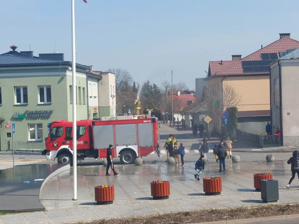 Opole Lubelskie: Śmigus-dyngus na Placu Św. Jana Pawła II (ZDJĘCIA) - Zdjęcie główne