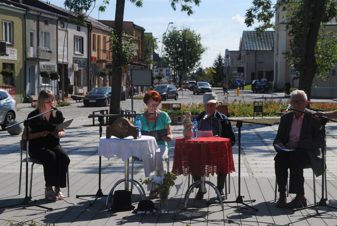 Narodowe Czytanie, Skwer Miejski w Opolu Lub.